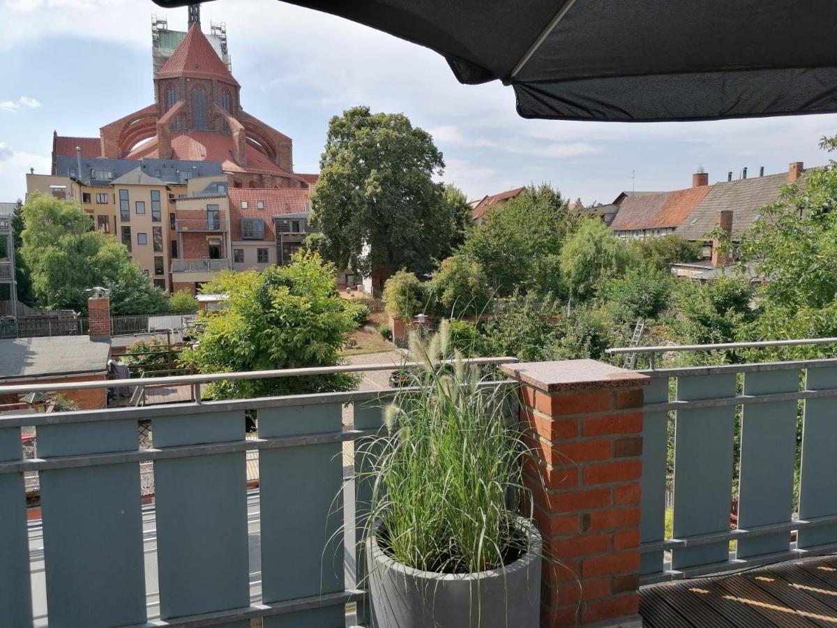 Townhouse Altstadt Wismar Upper Apartment Mit Zwei Terrassen Exterior photo